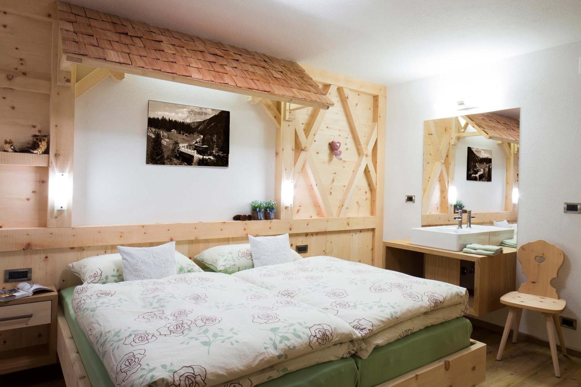 Alpin Apartments Colfosco Szoba fotó