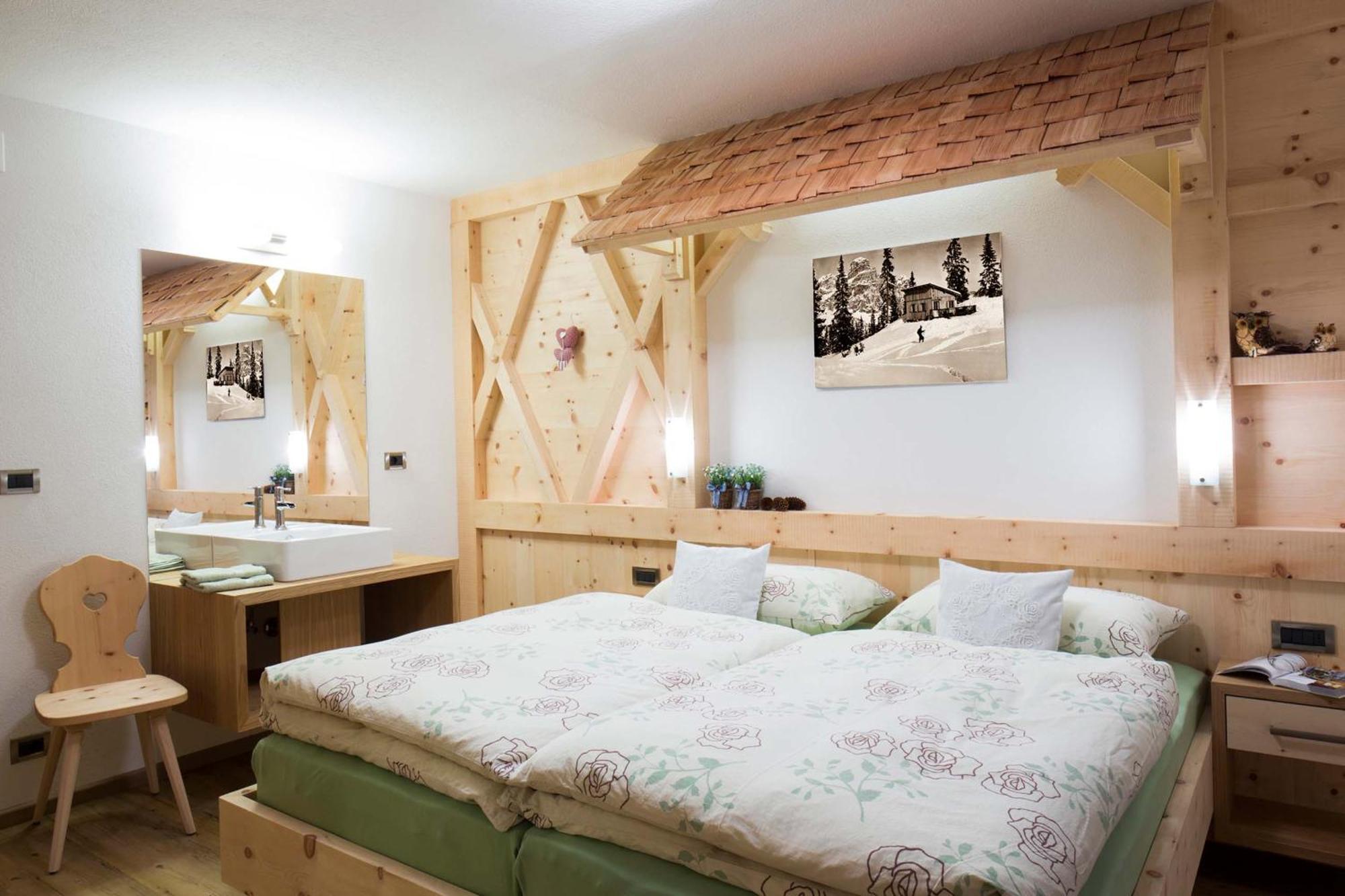 Alpin Apartments Colfosco Szoba fotó