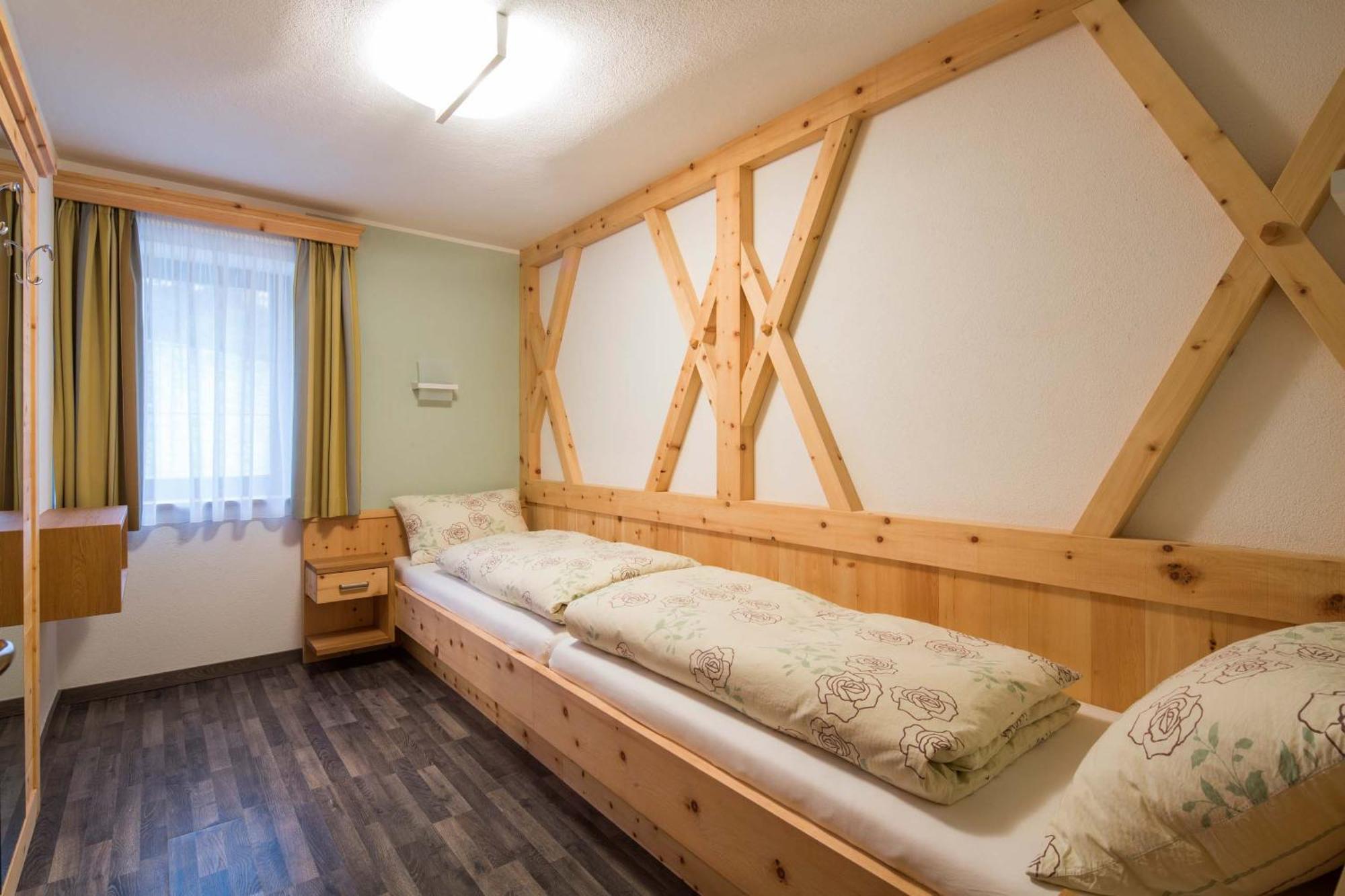 Alpin Apartments Colfosco Szoba fotó