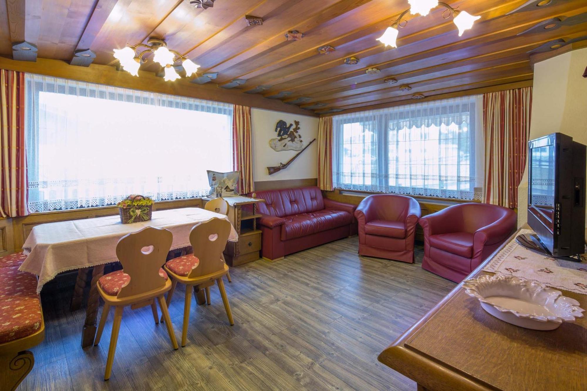 Alpin Apartments Colfosco Szoba fotó