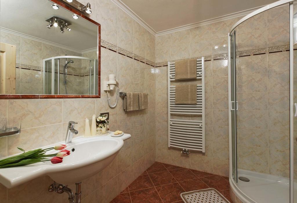 Alpin Apartments Colfosco Szoba fotó