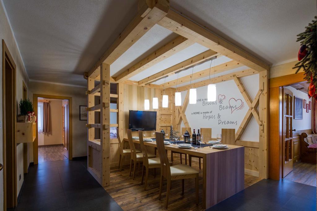 Alpin Apartments Colfosco Szoba fotó
